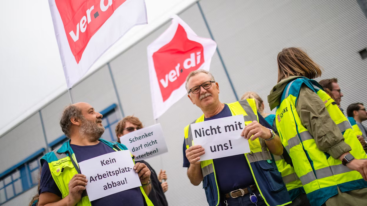 DB Schenker Arbeiter am Stuttgarter Flughafen Quelle Süddeutsche