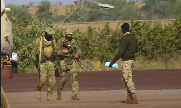 Mali Combatentes muçulmanos atacam base militar 3