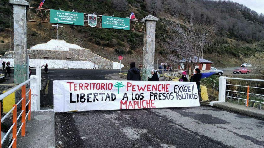 Mapuche Barrikade 2