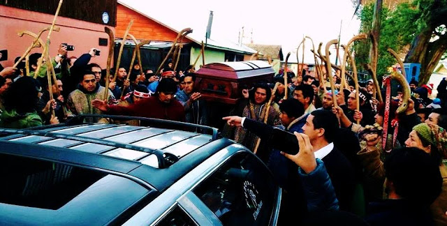 Zwei Mapuche Ermordet Beerdigung
