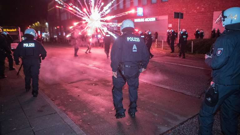 Hamburg Kämpfe gegen die Polizei in unterschiedlichen Arbeitervierteln 1