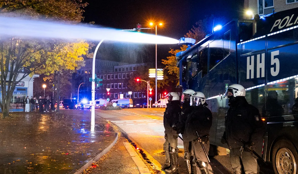 Hamburg Kämpfe gegen die Polizei in unterschiedlichen Arbeitervierteln 3