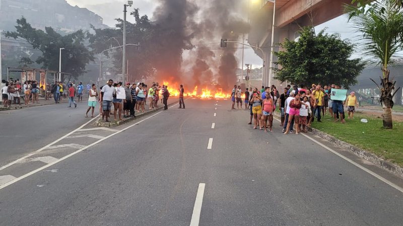menschenprotestierengegenpolizeimordinbrasilien