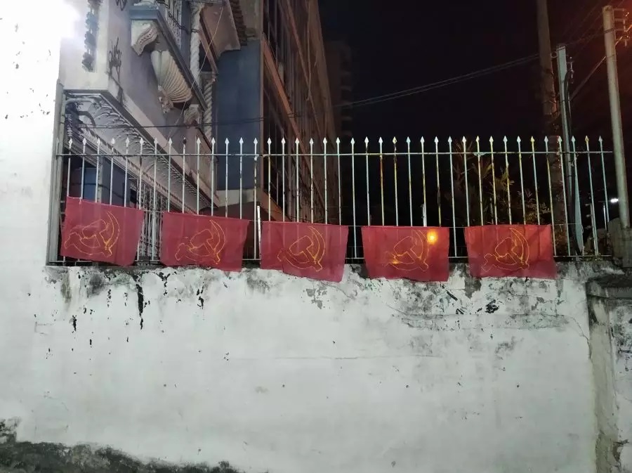 (3. update) Communist flags are hoisted in commemoration of the 100. anniversary of the Communist Party of Brazil