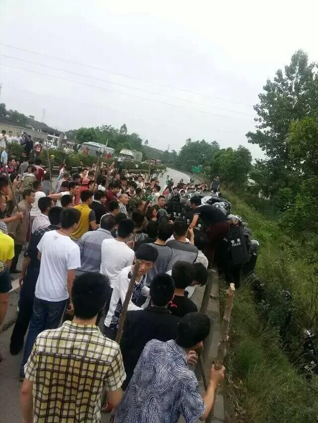 China | ﻿Linshui | Demonstration und Massenkämpfe