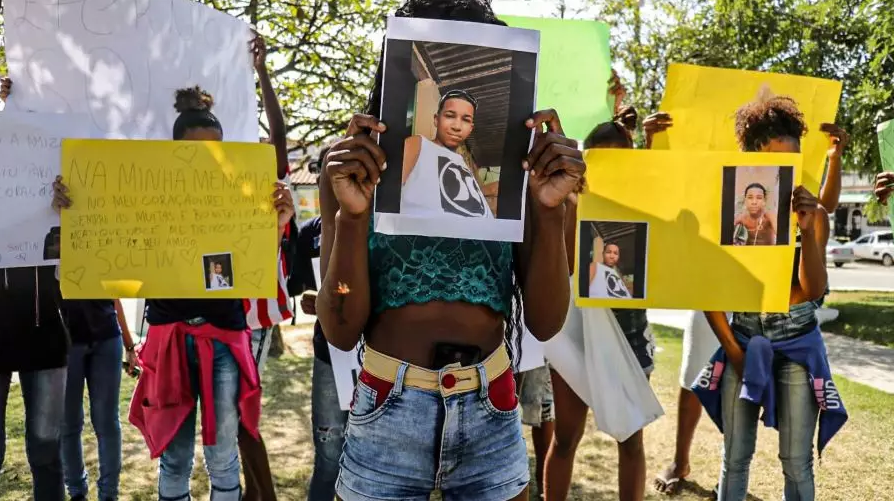 RJ: Residents riot after police prevent help for 13-year-old boy shot dead