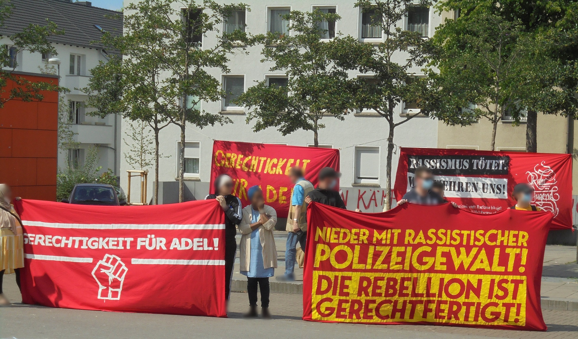 Hundreds march through Altendorf despite police ban