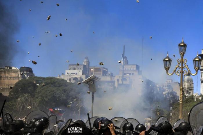 Militant demonstrations against new pensions bill in Argentine