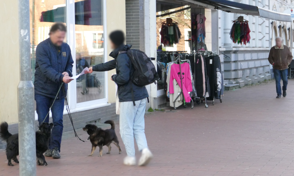 Bremerhaven: Leaflet distribution against the war in Ukraine