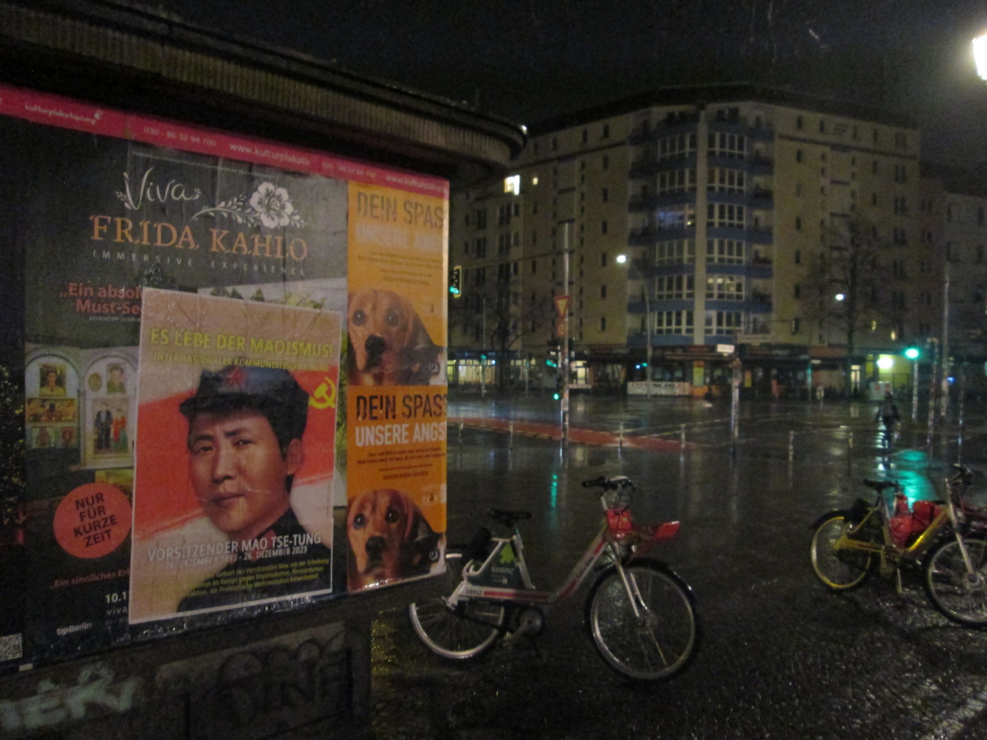 Berlin: Aktionen zur Feier des 130. Jahrestages der Geburt des Vorsitzenden Mao