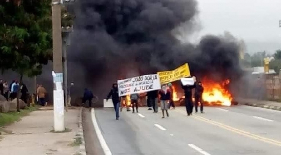 Combative actions of the Escadão community in Carapicuíba against repossession