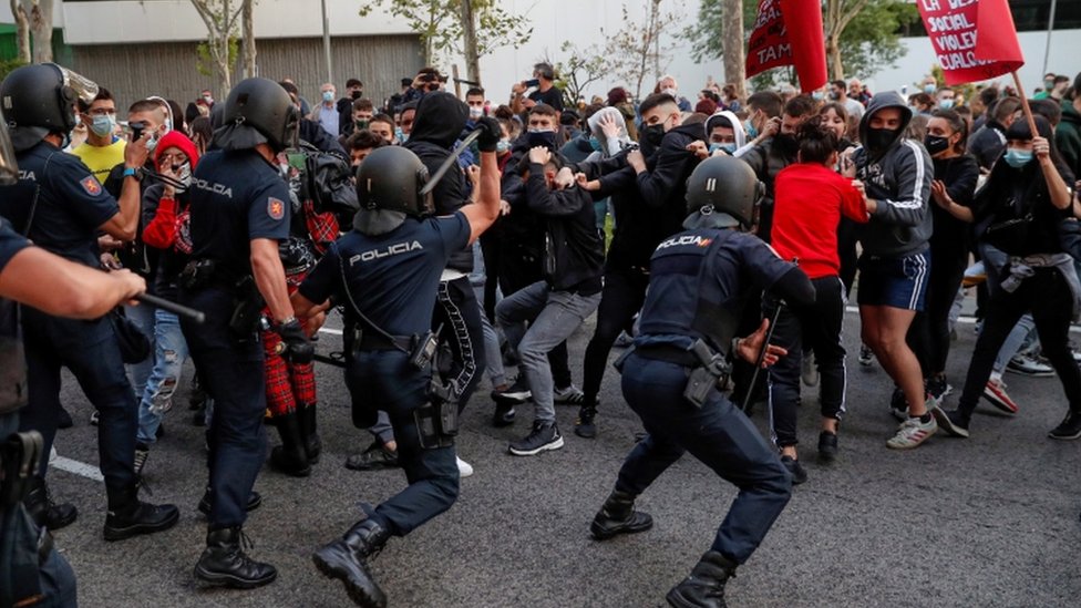 Demonstrations after lockdown in working class quarters in Madrid