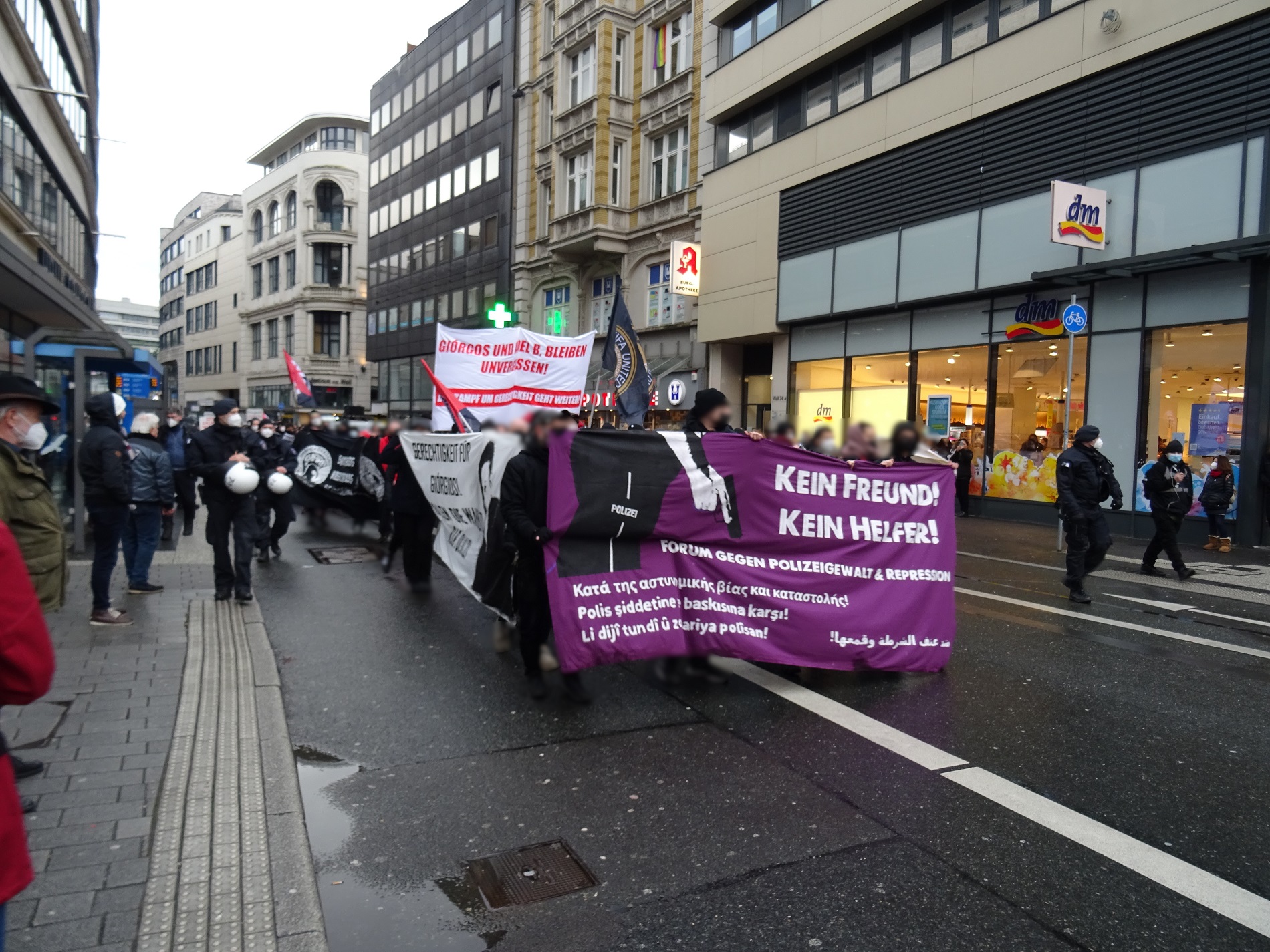 Wuppertal: Demonstration des Bündnis „Forum gegen Polizeigewalt“ gegen den Mord an Giórgios Zantiótis