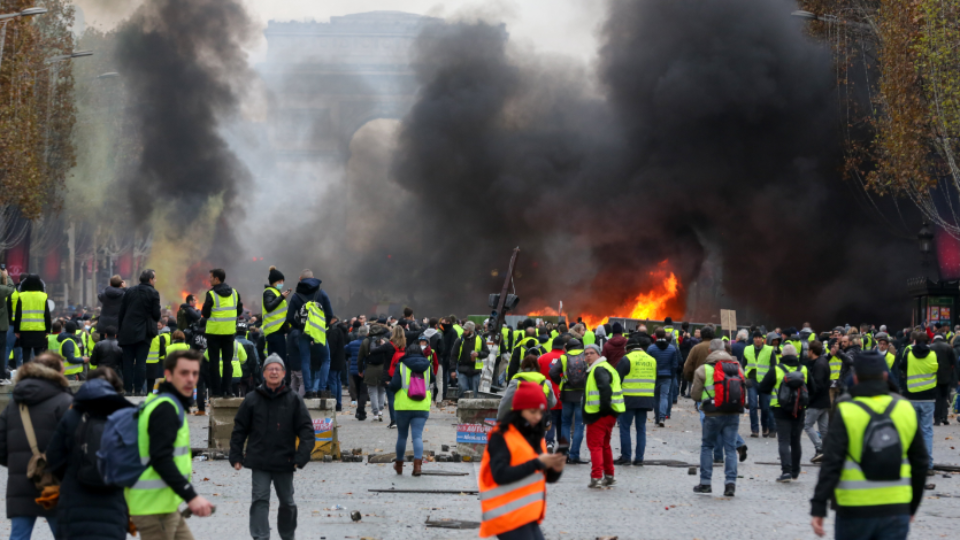 Bilderverbot in Frankreich: Zensur für das Volk, Freiheit für den Polizeiknüppel