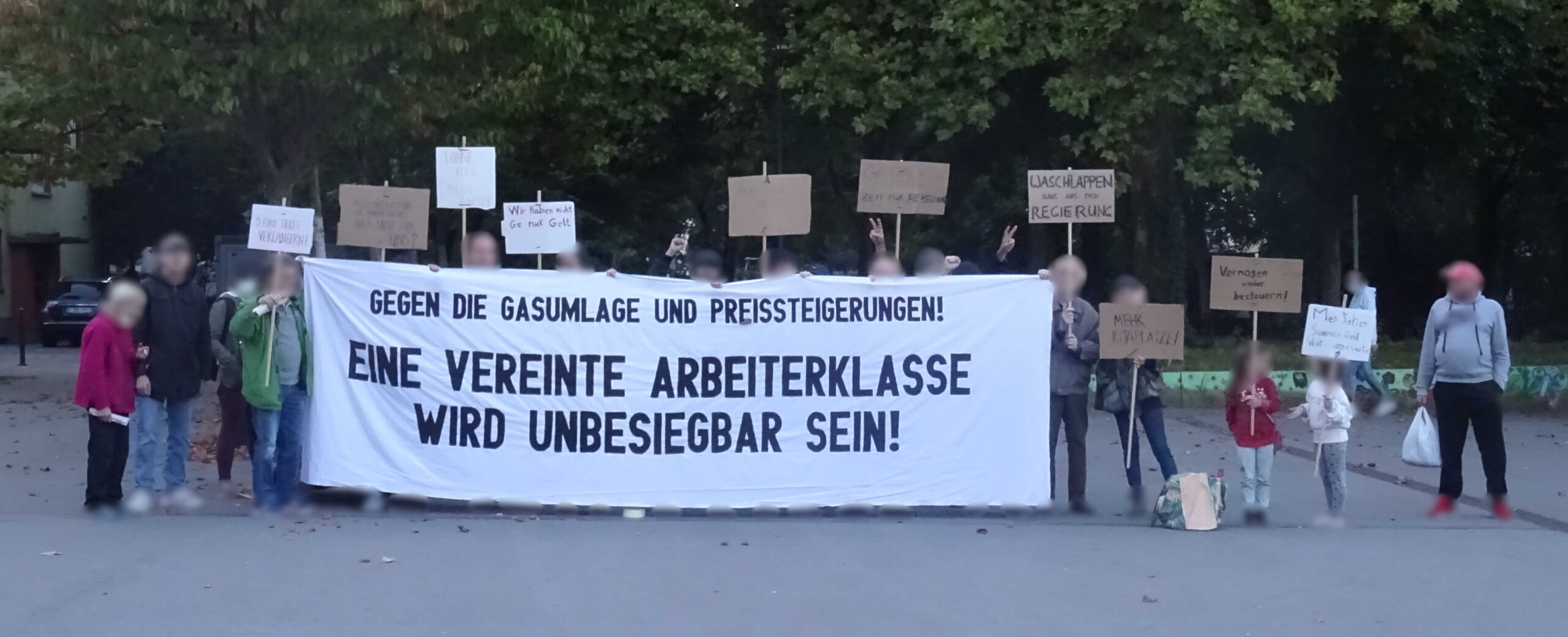 NRW: Protest gegen Gasumlage und Preissteigerungen in Essen Altendorf