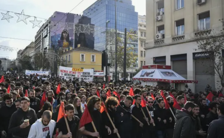 Greece: Big fights all over the country after police killing