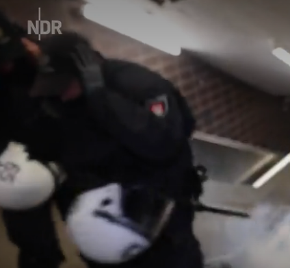 Hamburg: Jugendliche kämpfen an Halloween gegen die Polizei