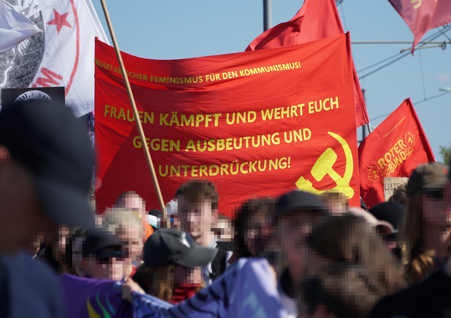 Köln: Tausende protestieren gegen den „Marsch für das Leben“