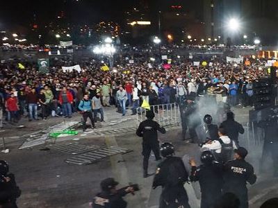 Straßenschlachten über Benzinpreiserhöhung in Mexiko