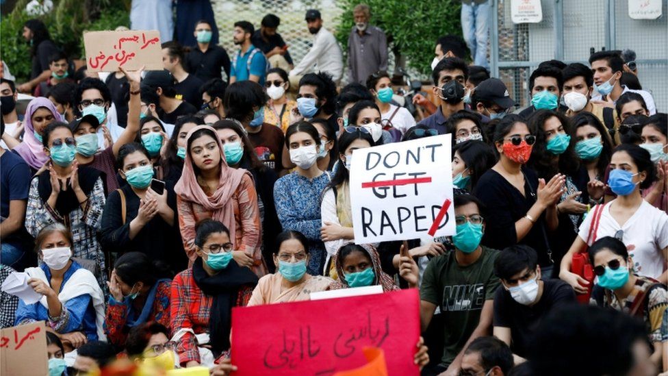 Pakistan: Women protest against violence