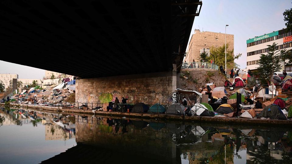 Illegal Refugee Camps in Paris