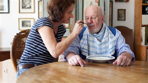 The poverty trap of caring for relatives: proposals and no change