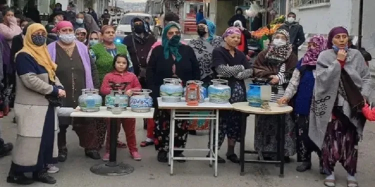 TURKEY: Roma protest in Konak against disconnection of electricity
