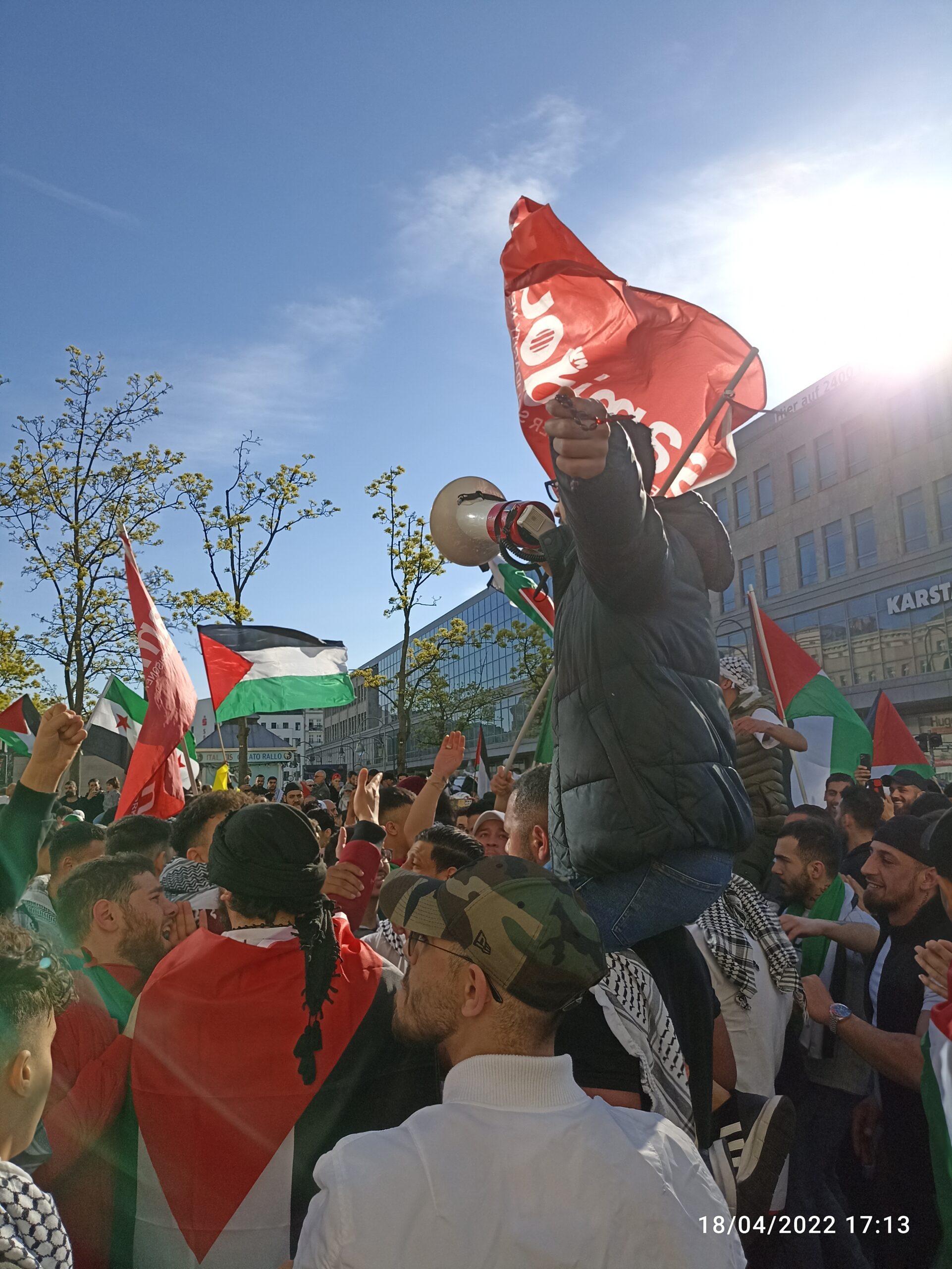 Massive demonstration in Berlin urges freedom for Palestinian prisoners, liberation for Palestine