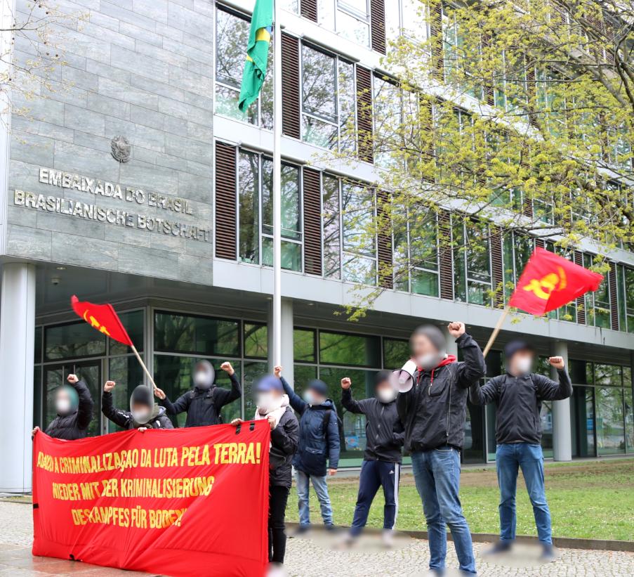 Berlin: Spontankundgebungen vor der brasilianischen Botschaft