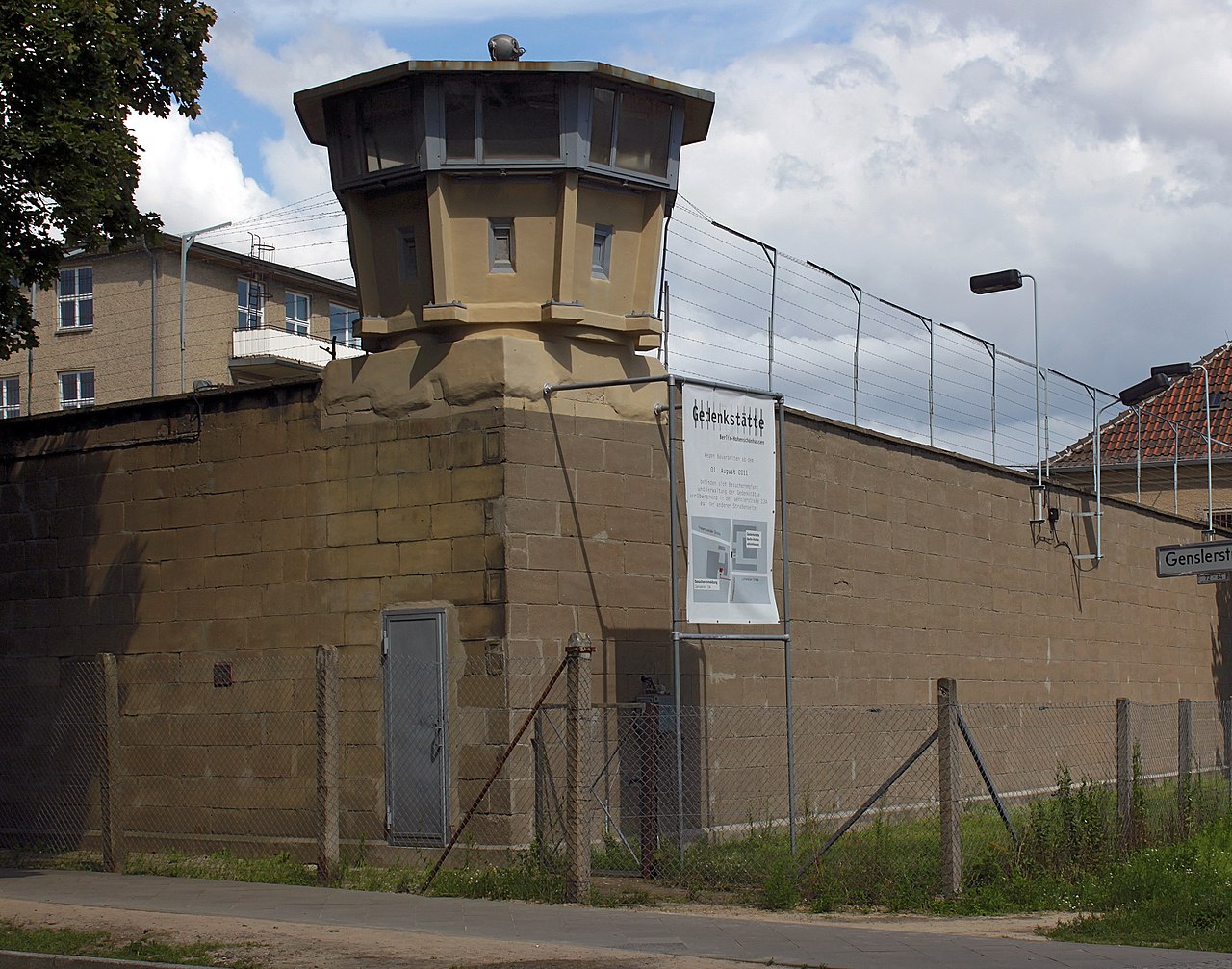 Berlin: Stasi prison and right-wing place to be