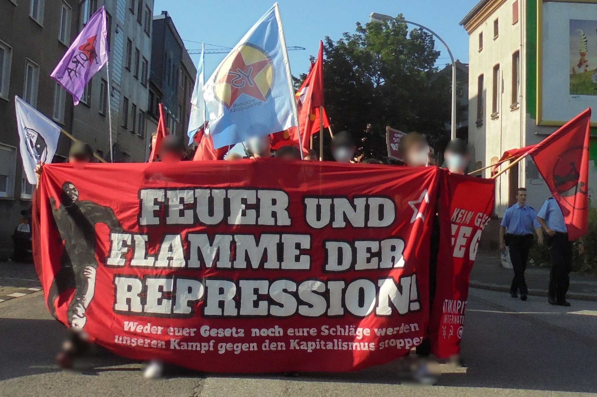 Duisburg: Demonstration on the occasion of the police attack on the “Stop right of assembly demo” demonstration in Düsseldorf