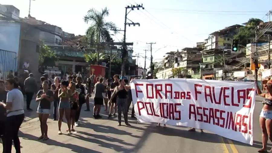 Rio de Janeiro: Anwohner des Complexo do Alemão protestieren und prangern Staatsterrorismus an; mit Video