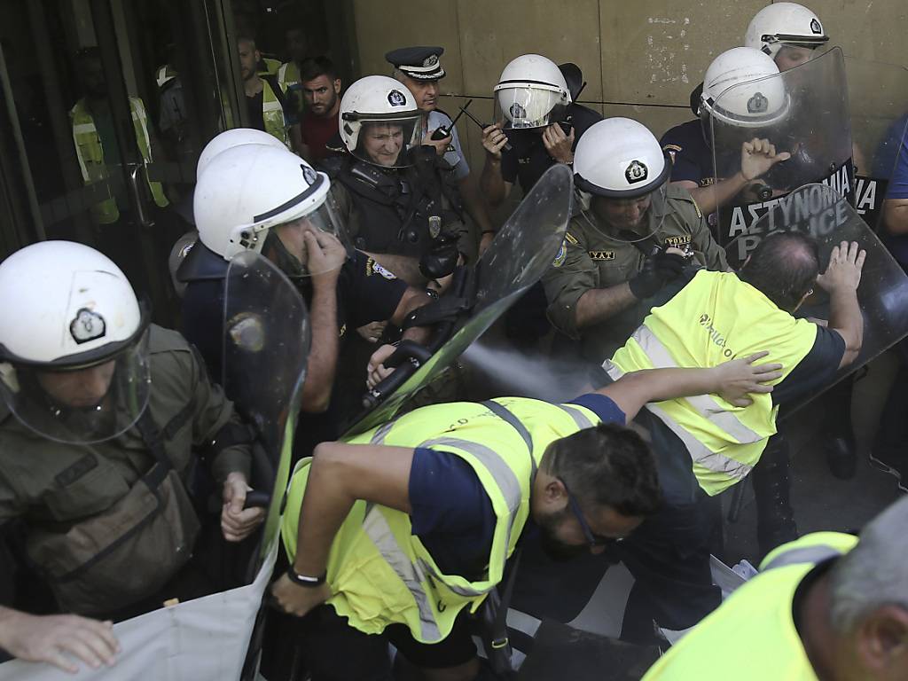 Griechische Bergarbeiter kämpfen gegen Schließung von Goldminen