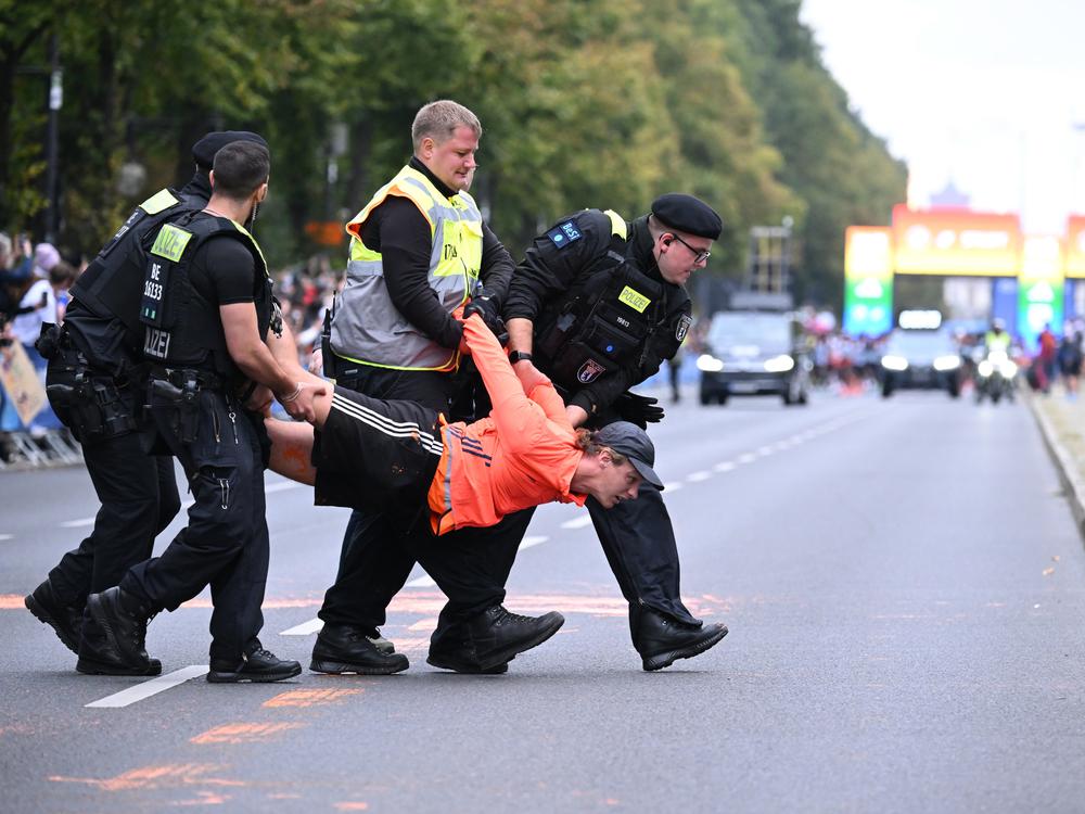 Sports: Police win Berlin Marathon