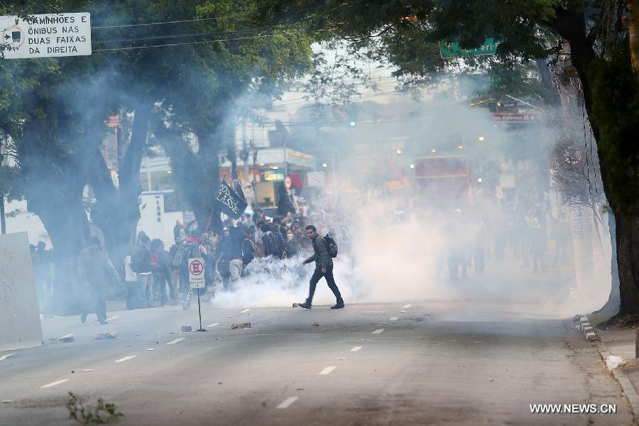 Brasilien | Sao Paulo | Straßenschlacht bei Streik