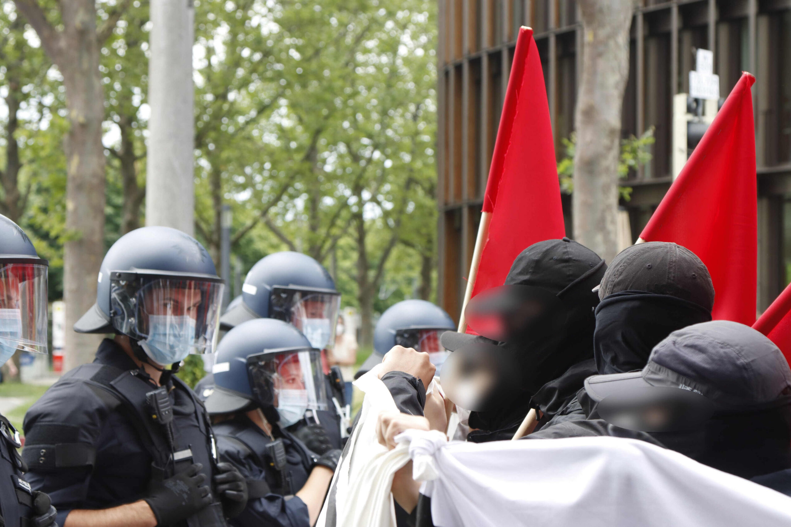 Report about the “no attack without answer” march in Freiburg