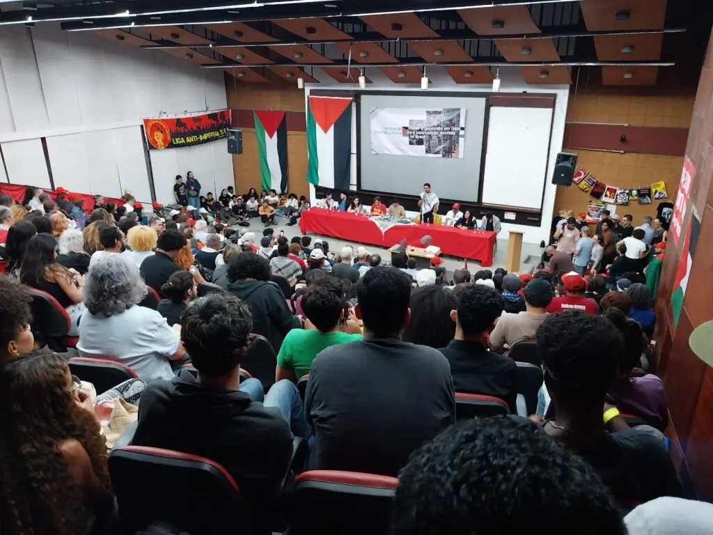 Brasilien: 400 Teilnehmer verurteilen den Völkermord in Gaza während einer politischen Veranstaltung in Rio de Janeiro