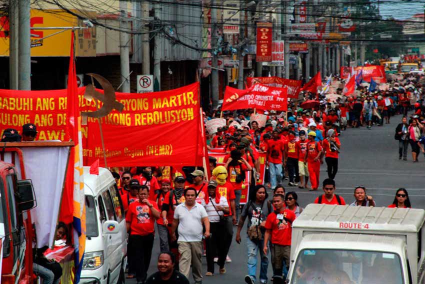 Philippinen | Davao | Massendemonstration zur Beerdigung von Genosse Ka Paragos