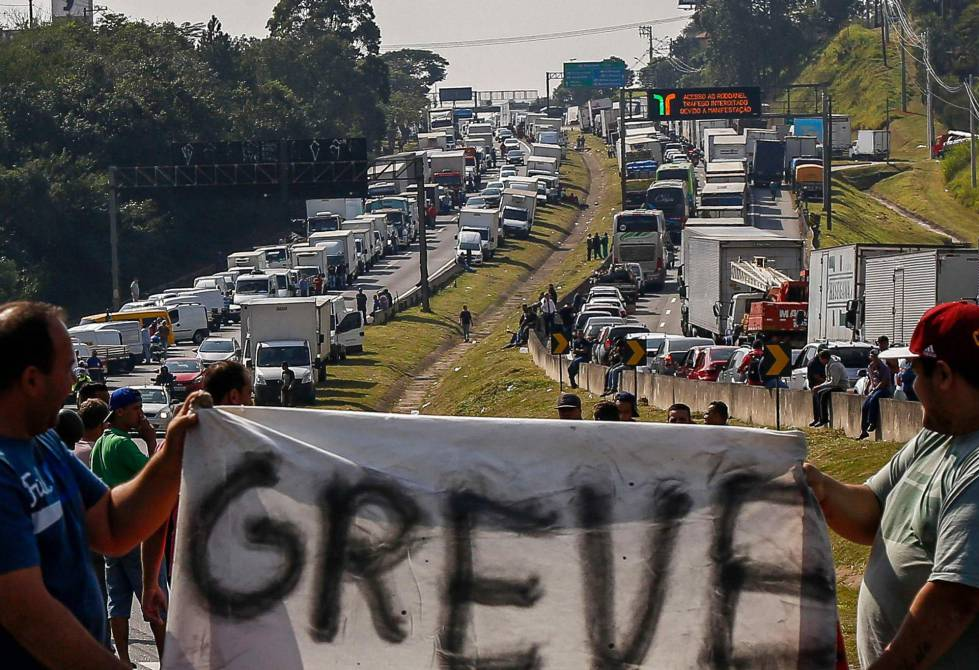 Brazil – Support the trucker’s strike, prepare the general strike!