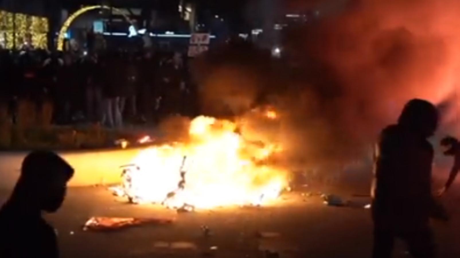 Massenproteste gegen den Ausnahmezustand