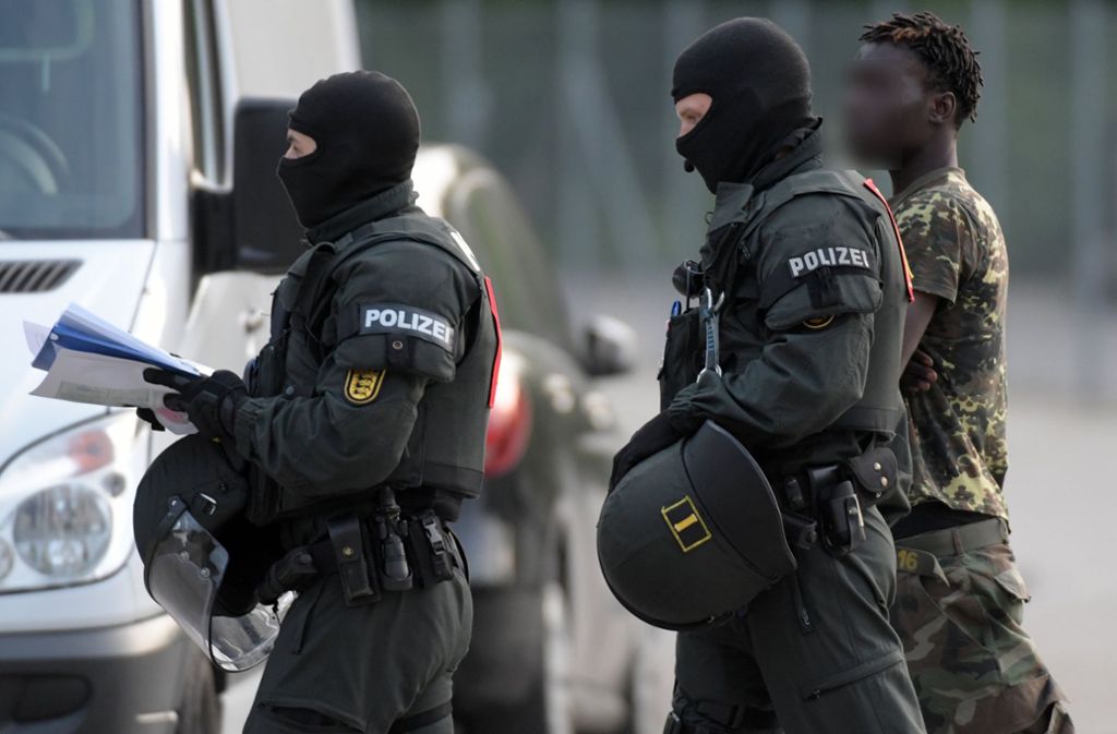 Start of trial: Police raid on refugee home