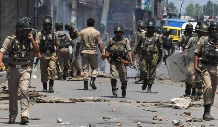 Kashmir: Fights over agriculture land and against the construction of a police station