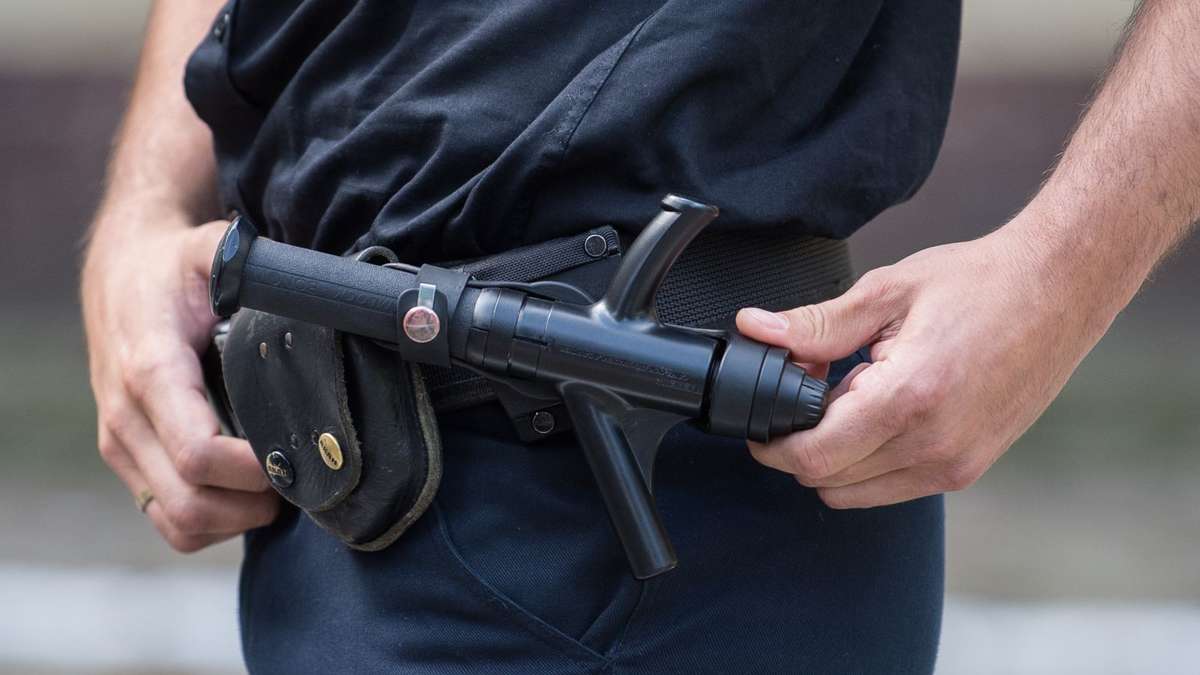 Polizei Essen – „Prügelknaben“ die mit Knüppel schlagen?