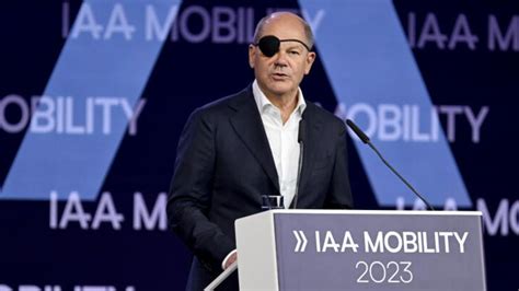 Self-promotion of the Monopolies and repression against resistance at the International Automobile Exhibition