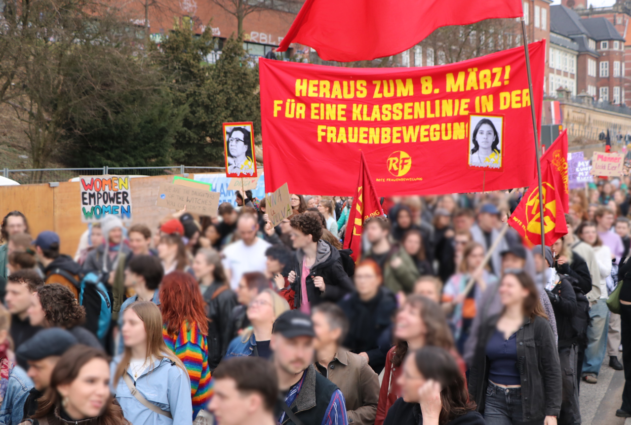 Erster Auftritt der Roten Frauenbewegung in Hamburg am Frauenkampftag
