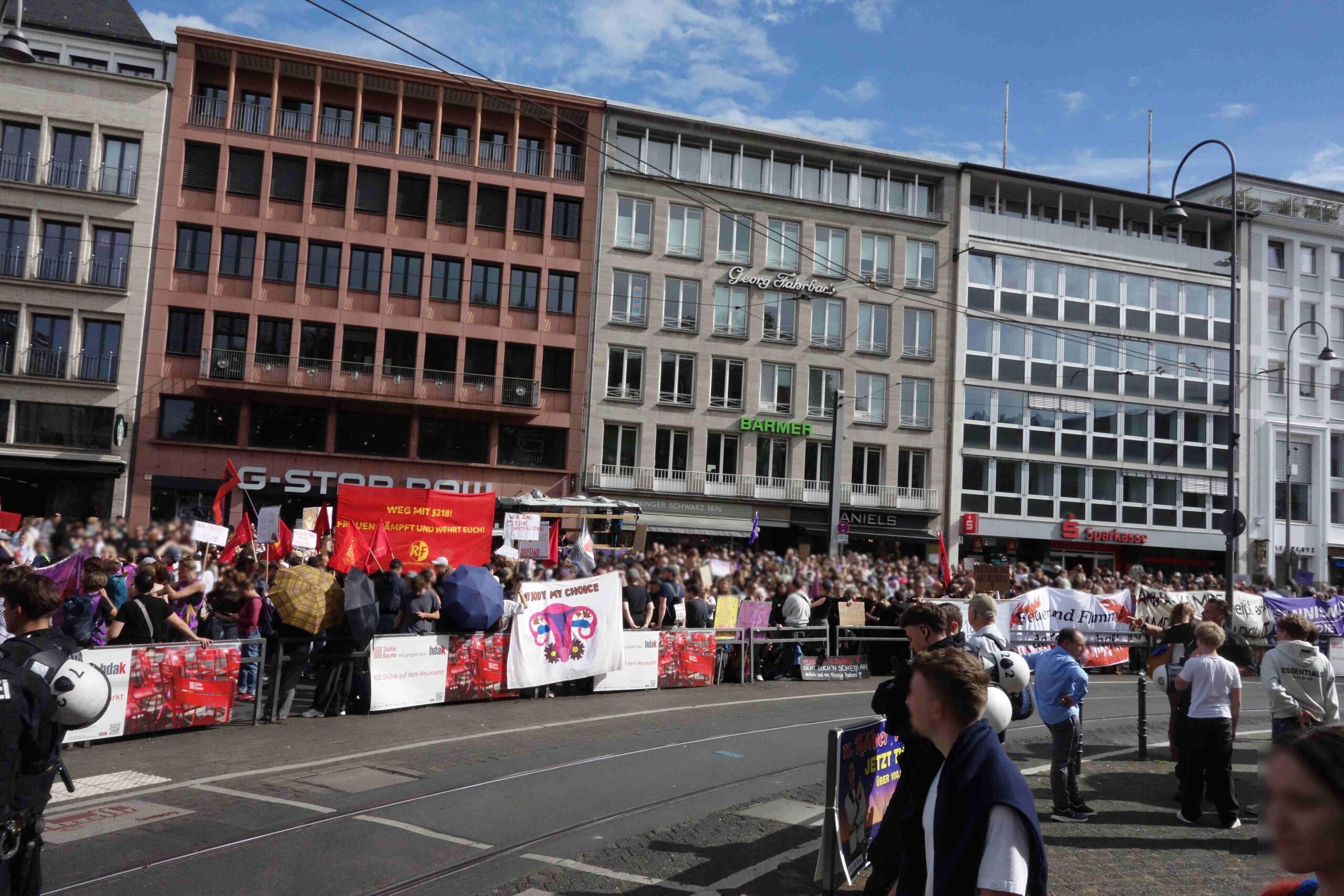 Köln: Kämpferische Proteste gegen Marsch von Abtreibungsgegnern